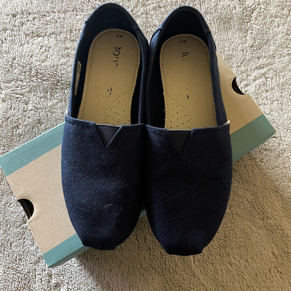 Women’s Toms Canvas Shoes